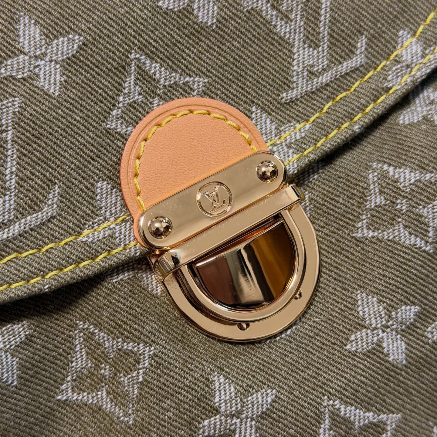 LV MINI PLEATY