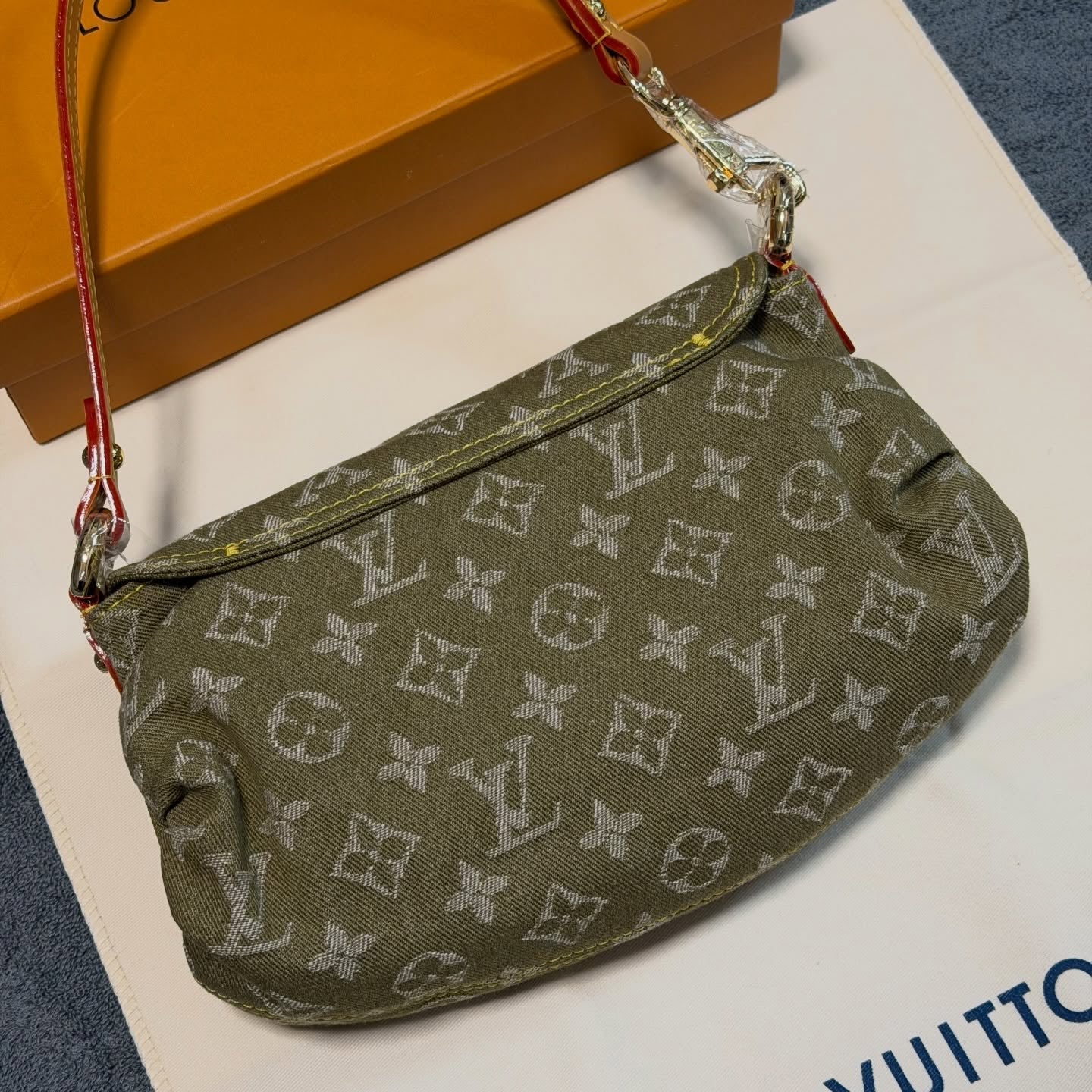 LV MINI PLEATY