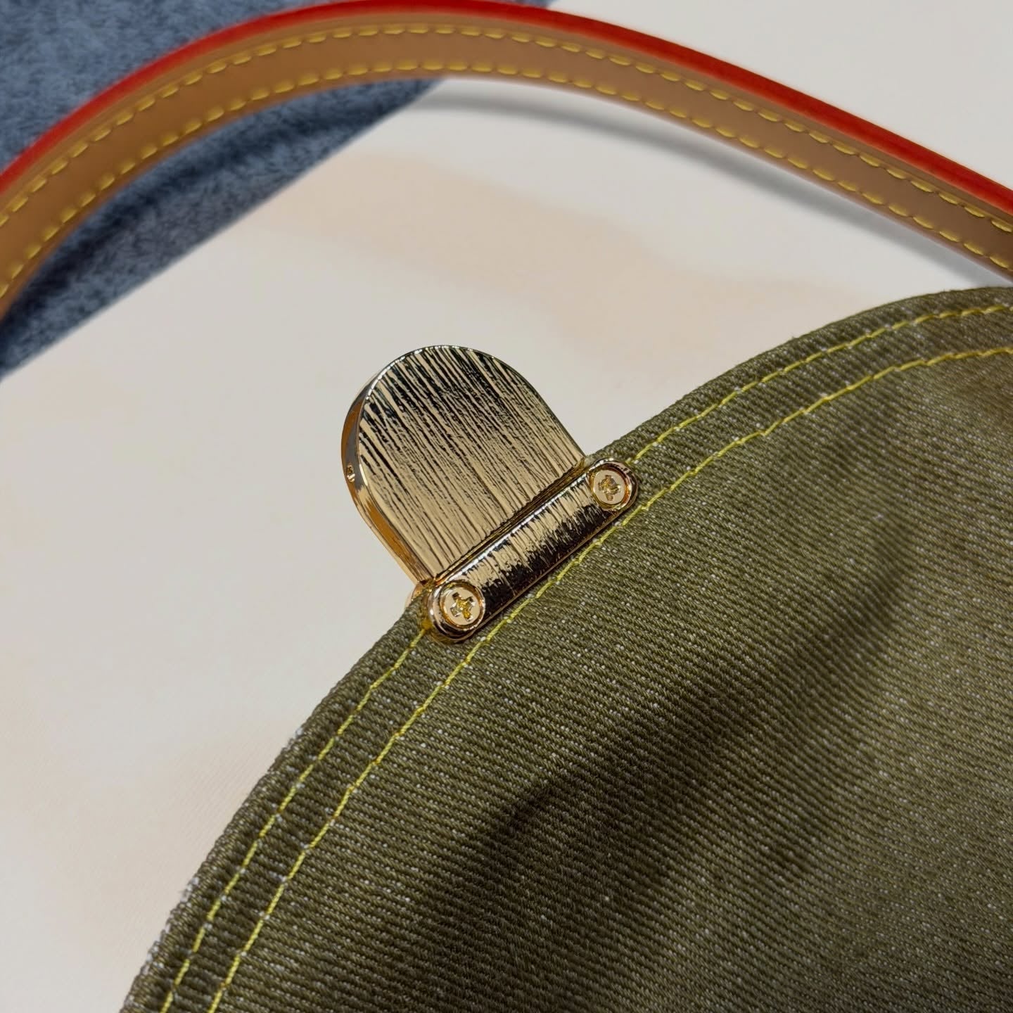 LV MINI PLEATY