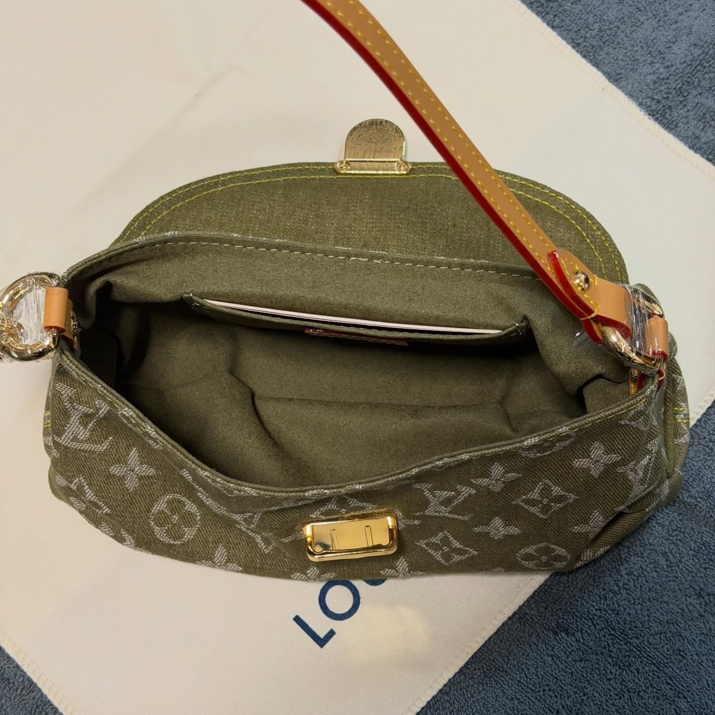 LV MINI PLEATY