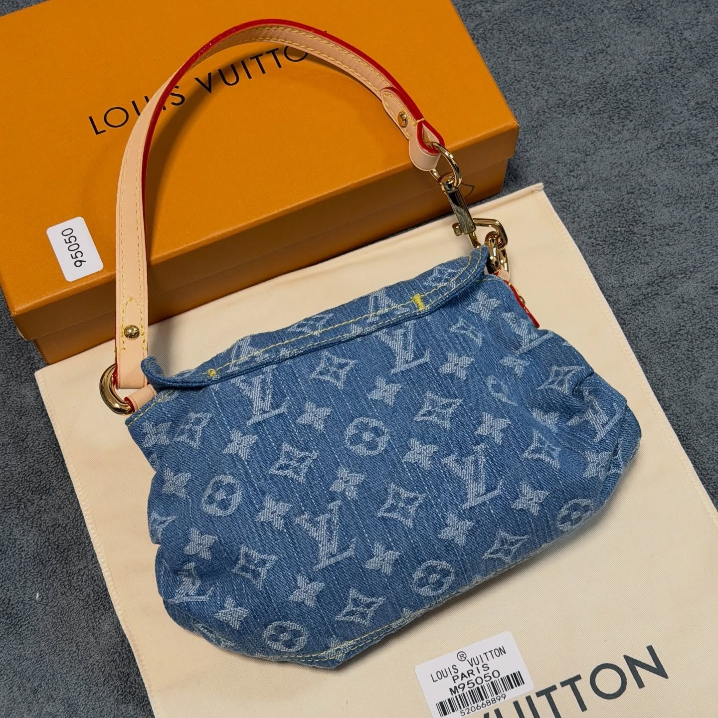 LV MINI PLEATY