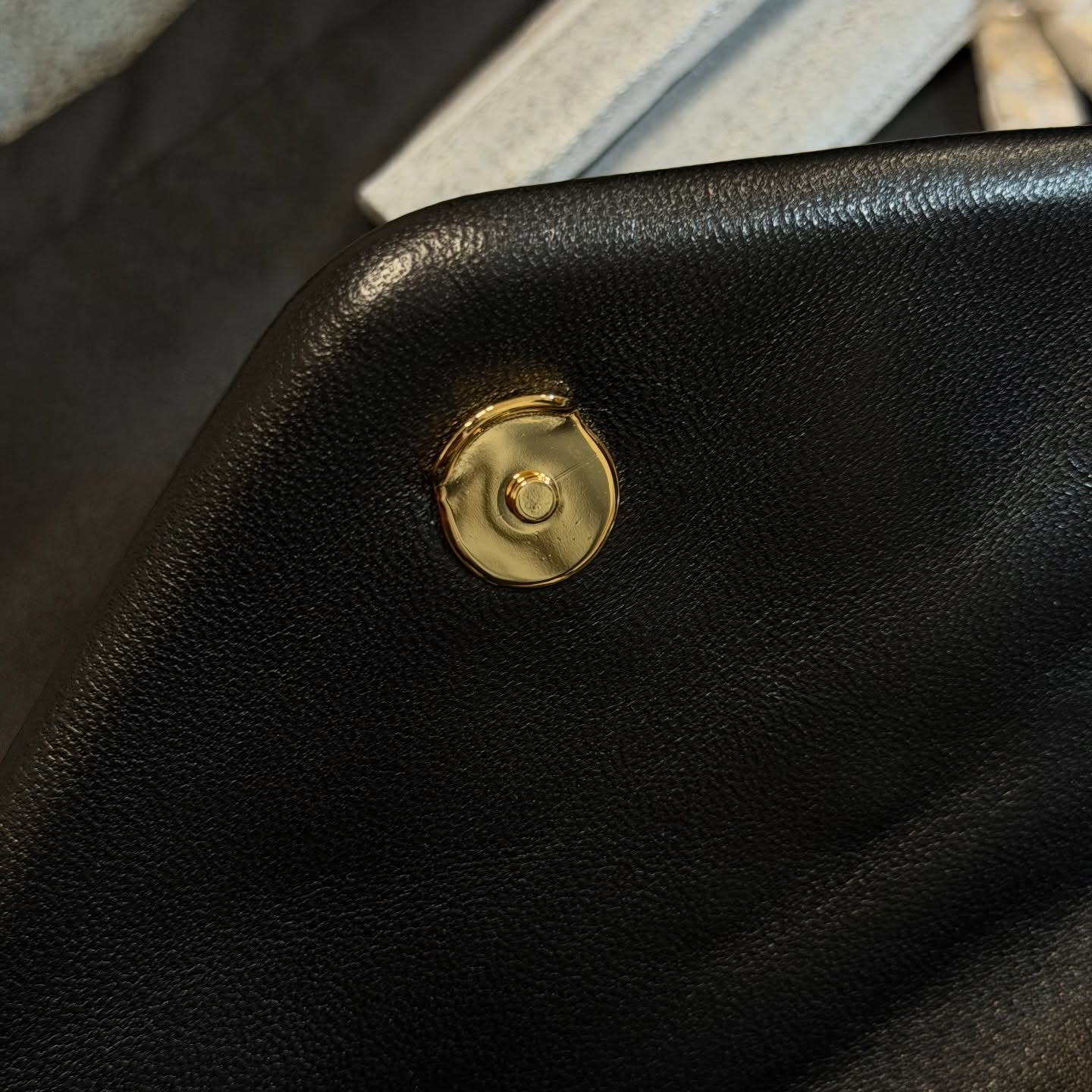 LOULOU SMALL EN CUIR MATELASSÉ